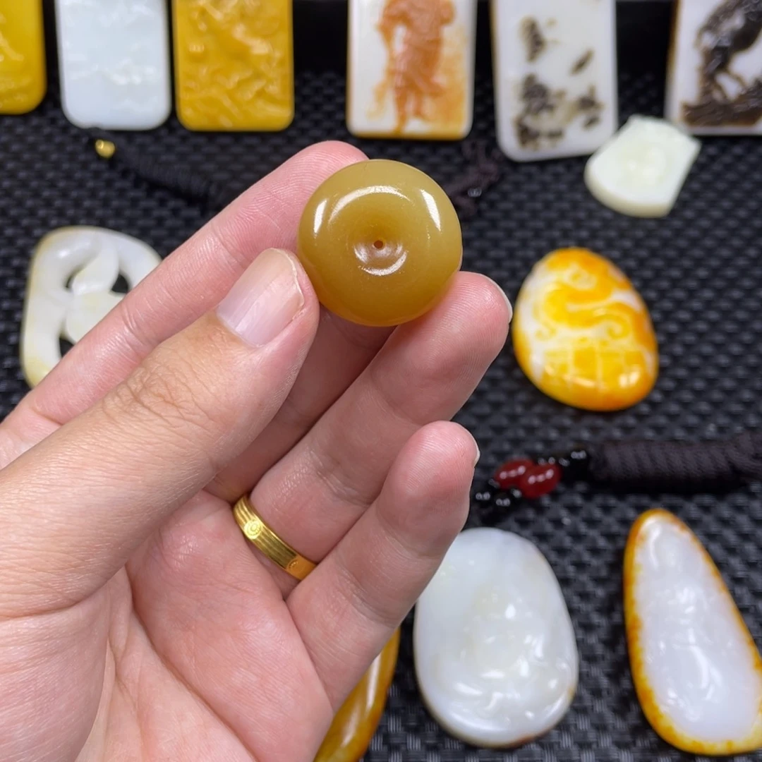 颈饰未镶嵌和田玉