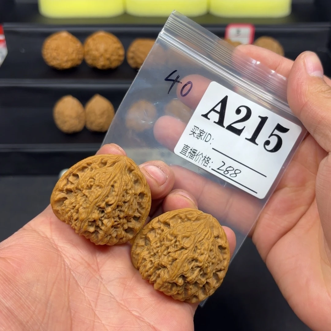 文玩核桃把件40*39*38三角疆A215