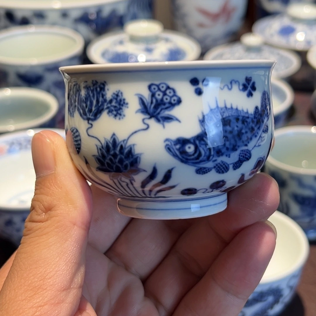 精品青花鱼藻纹炉式杯口径约7厘米