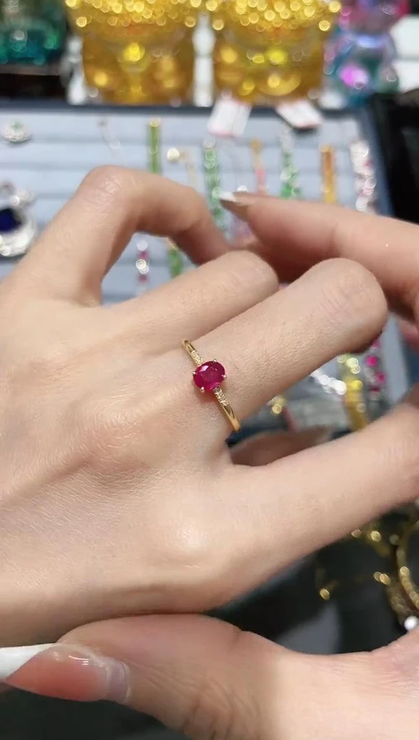 18K金镶嵌天然红宝石戒指