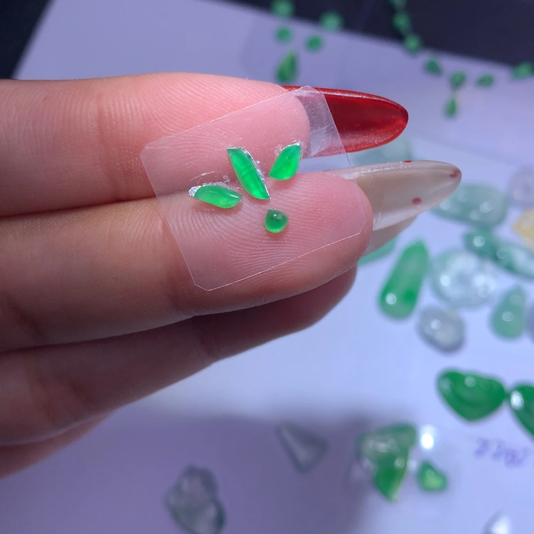 颈饰未镶嵌翡翠随行