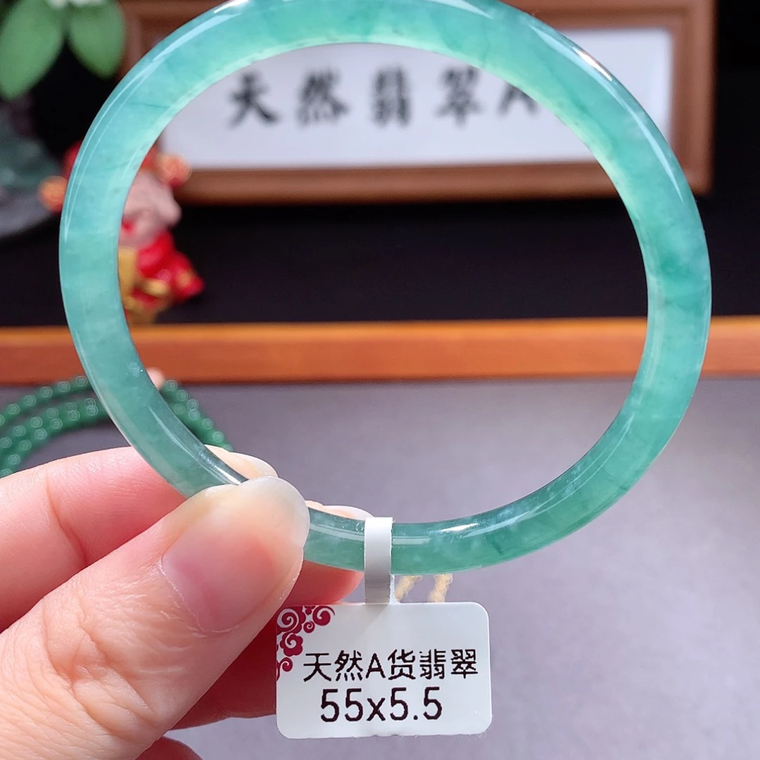 未镶嵌手镯（圆镯）翡翠