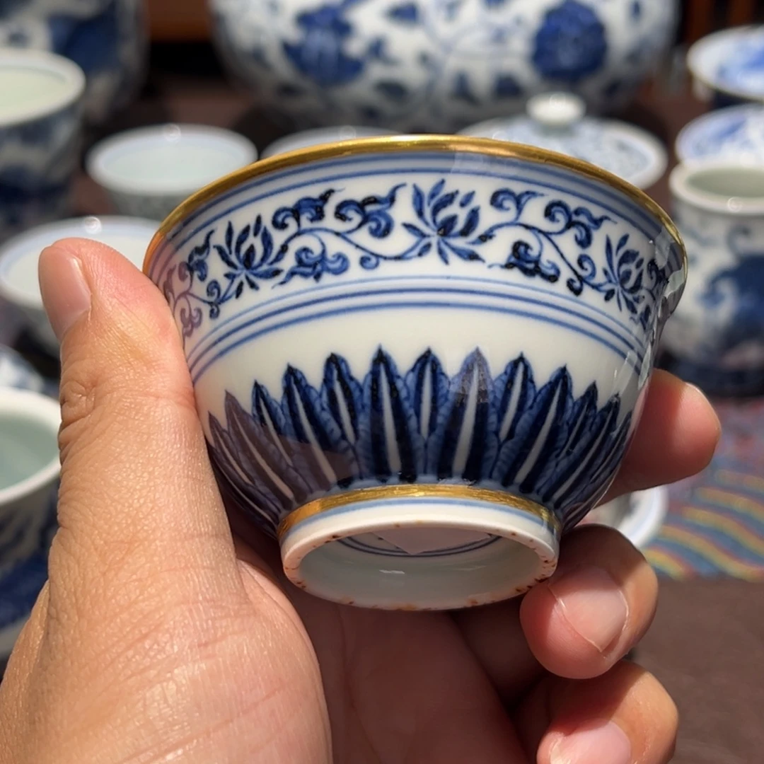 精品青花描金宝相纹撇口杯口径约8厘米