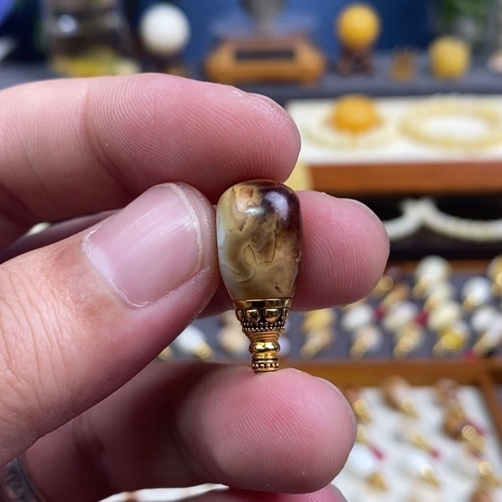 蜜蜡未镶嵌裸石配饰沁色三通尺寸10.7