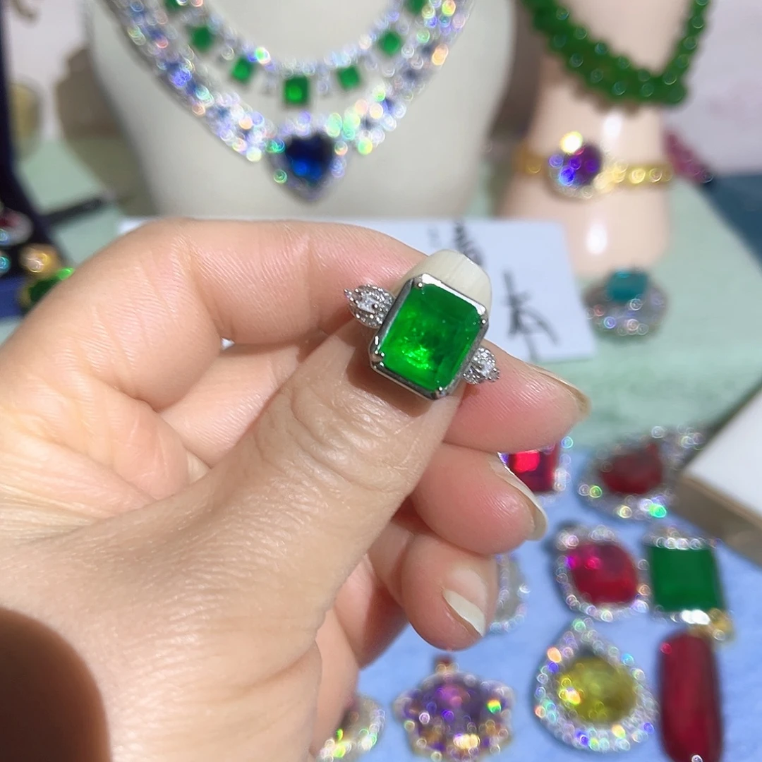 钨金璀璨夺目耀眼