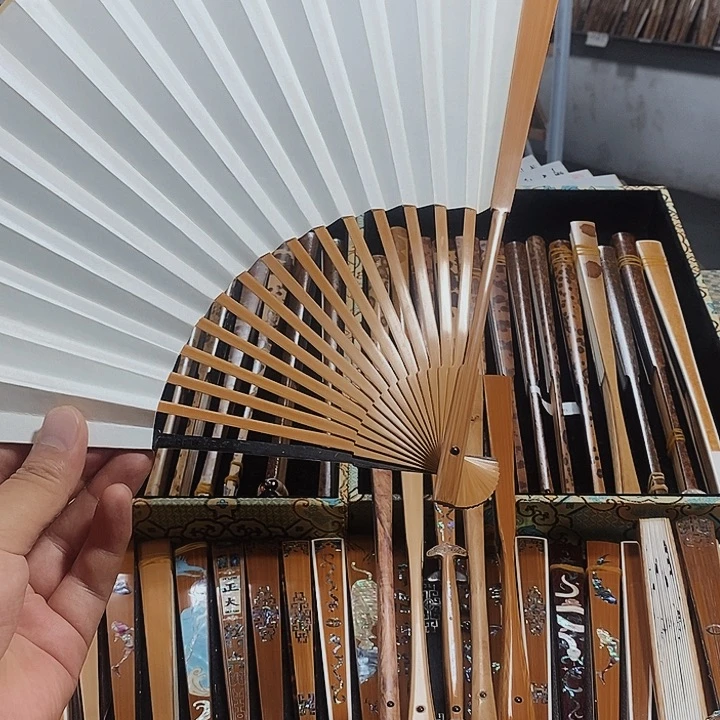 扇子6875577656787788