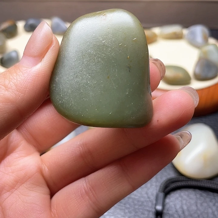 和田玉颈饰未镶嵌4