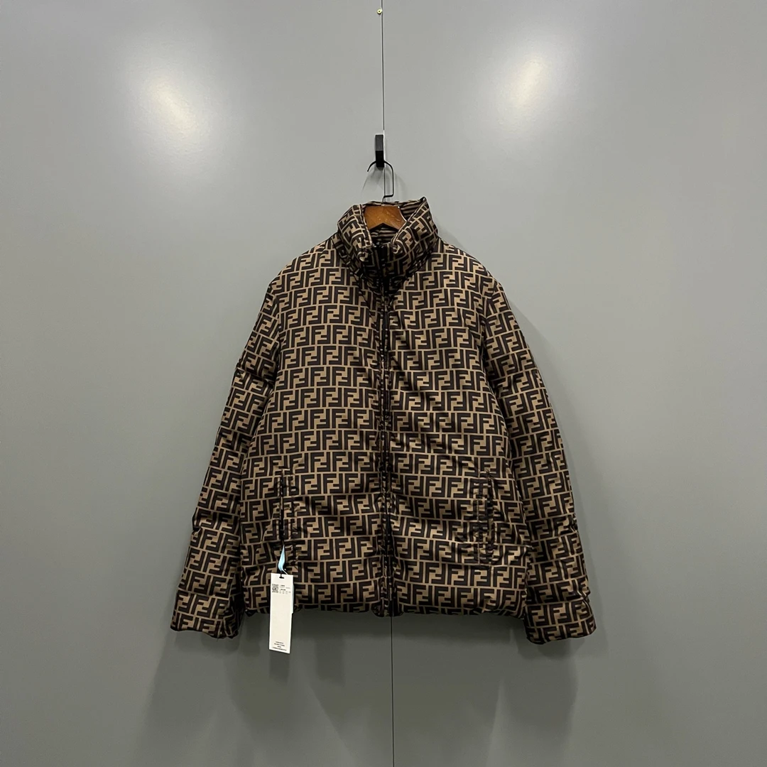 95新 FENDI/芬迪 （bb）126 满印双F老花双面穿着羽绒服 48码