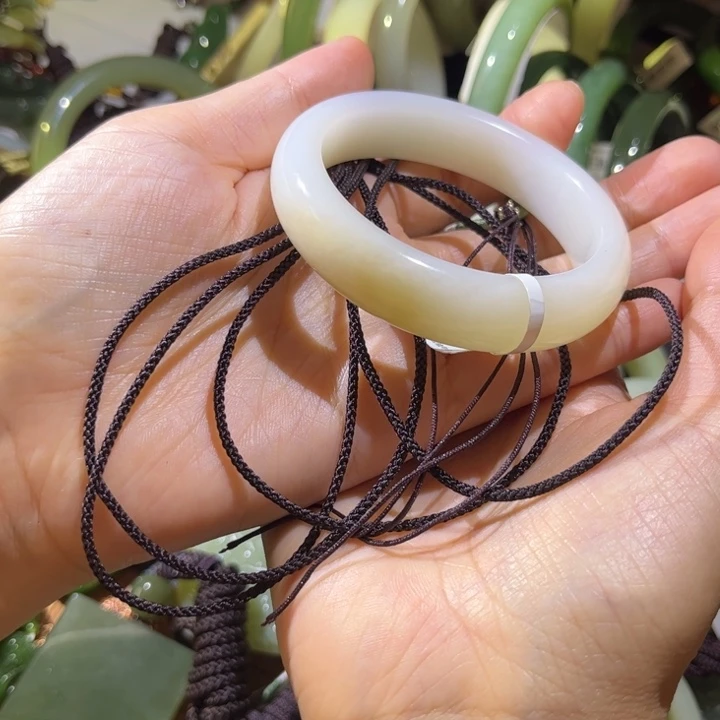 C***2和田玉未镶嵌颈饰