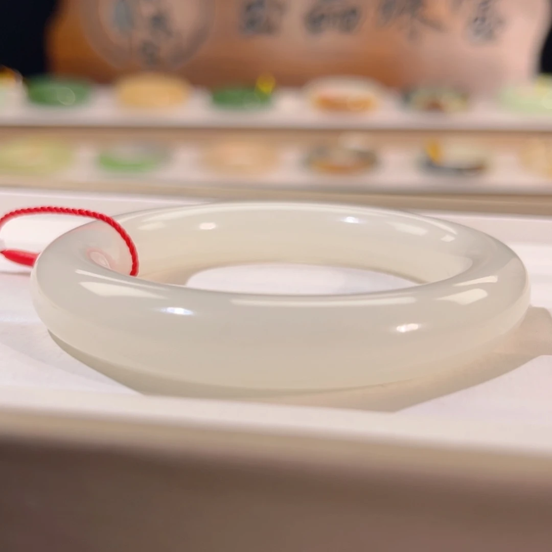 和田玉未镶嵌手镯  「冰白胖圆」