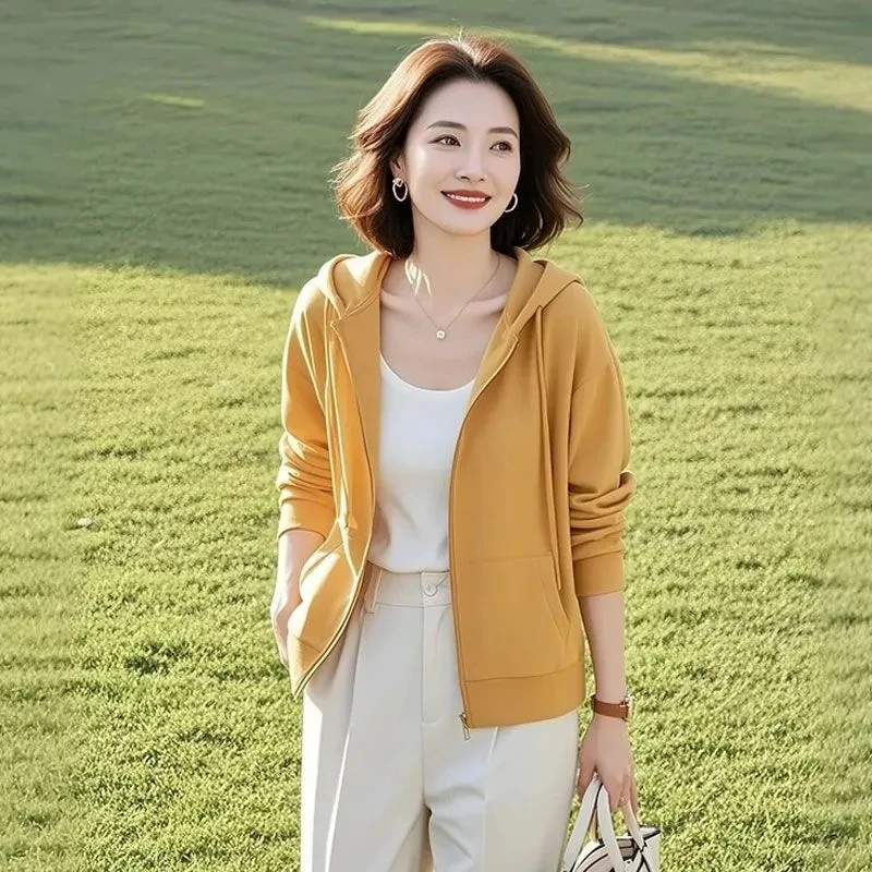 今年流行的高级感轻熟风小个子黄色卫衣短外套春装女款2025年新款