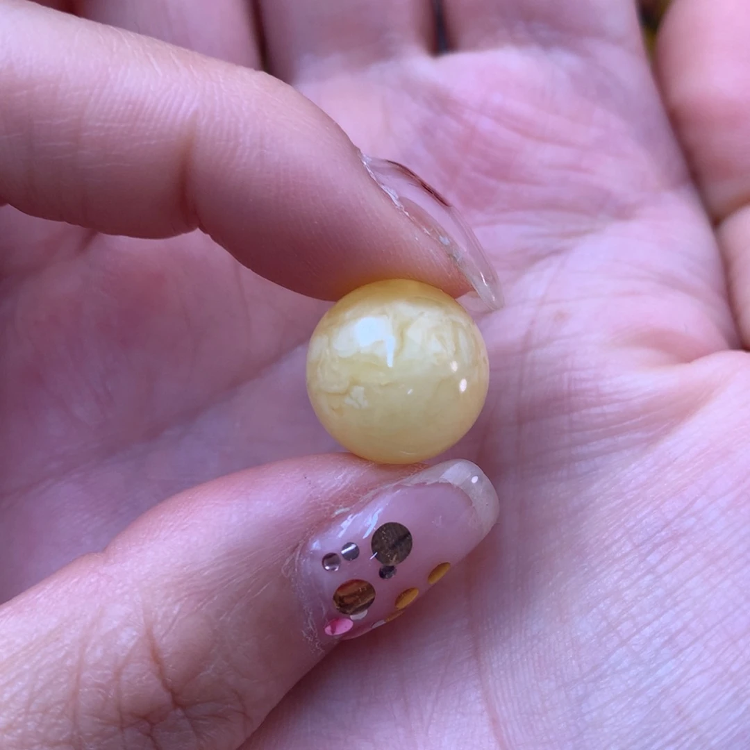 忘***巴未镶嵌琥珀裸石蜜蜡