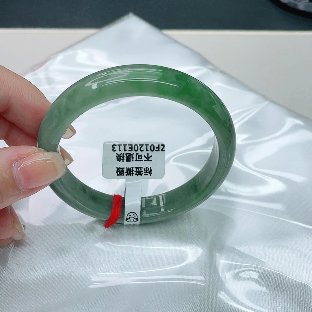 翡翠手镯未镶嵌正57