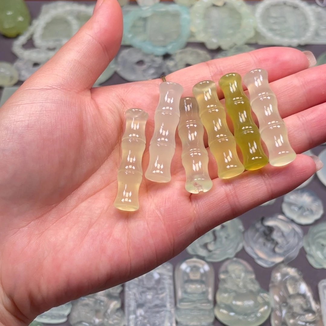 未镶嵌蛇纹石玉颈饰