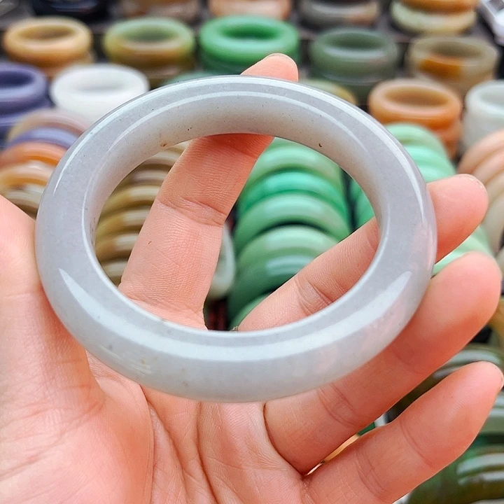 未镶嵌手镯（圆镯）石英质玉