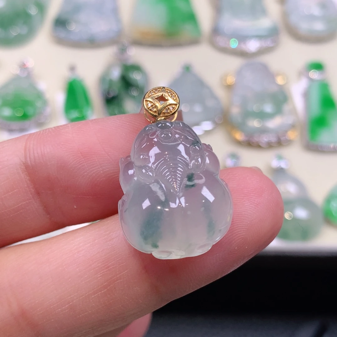 翡翠18K金镶嵌颈饰缅甸天然a货翡翠