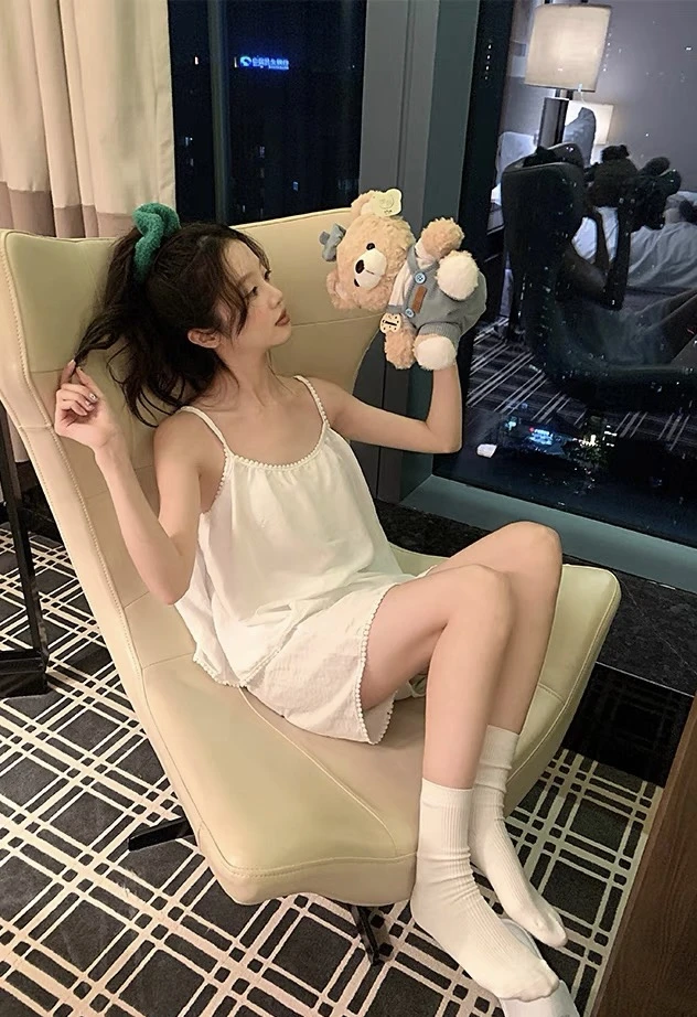 2025夏季新款纯色简约花边吊带睡衣女自带胸垫舒适外穿家居服套装