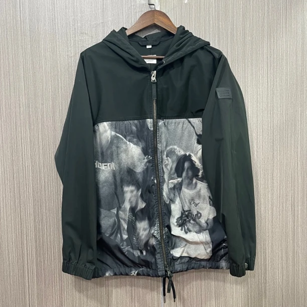 99新 BURBERRY/博柏利 99新Burberry巴宝莉香片印花冲锋衣 尺码：M