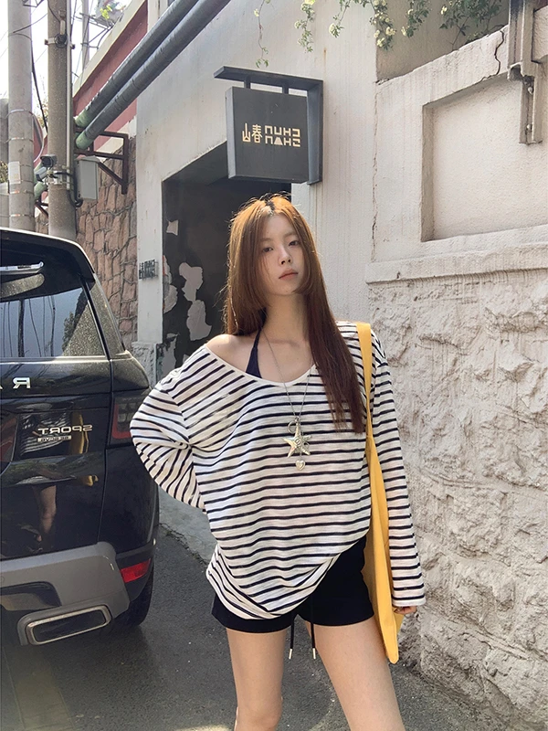 防晒罩衫女夏日ootd穿搭新款长袖t恤宽松条纹斜肩上衣露肩空调衫