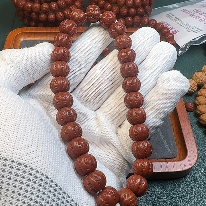 嫁***。猴头核桃吊坠玉华小八棱