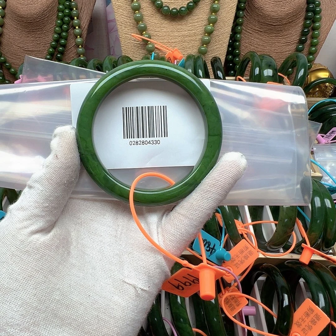 飘***雪和田玉未镶嵌手镯