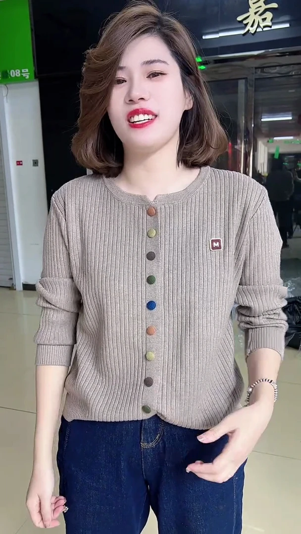 2025年新款彩色扣子开衫春秋M标设计时尚针织毛衣百搭洋气款女装