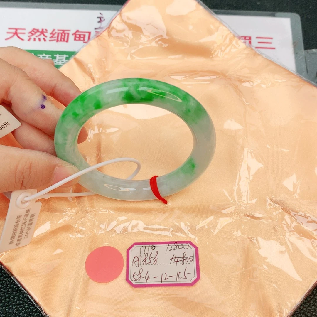 翡翠手镯未镶嵌缅甸翡翠