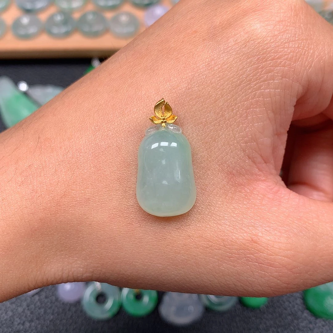 吊坠(赠链)18K金镶嵌翡翠
