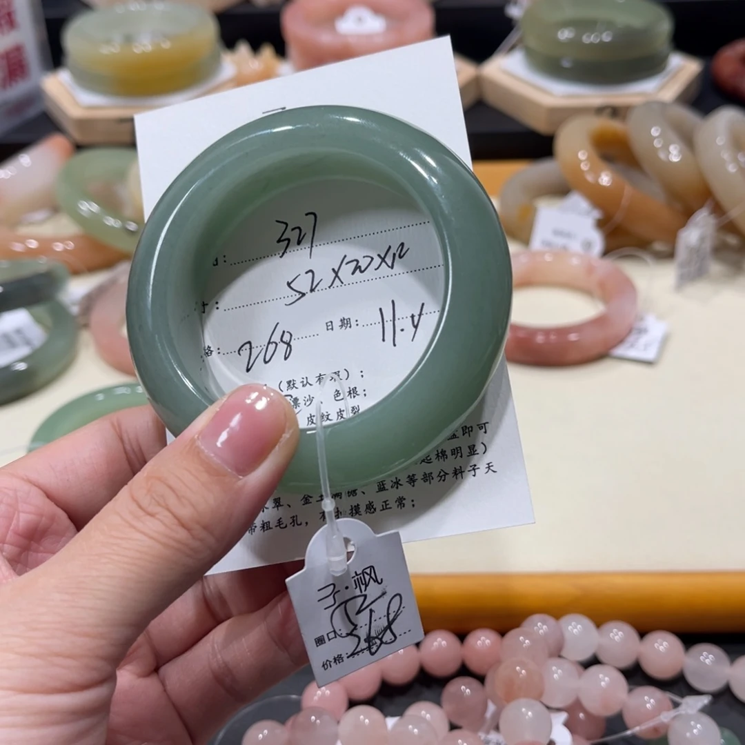 未镶嵌手镯石英质玉?***吖