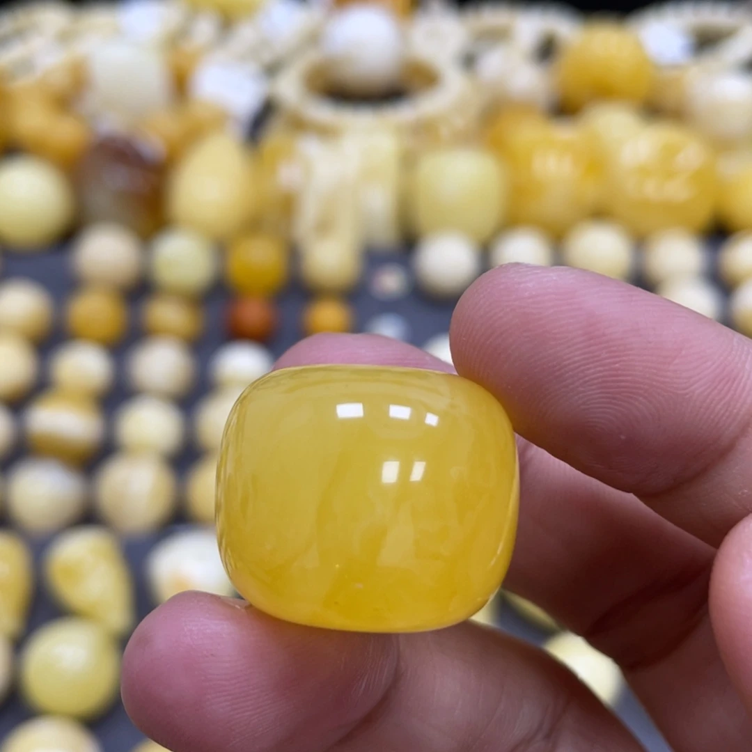 蜜蜡未镶嵌裸石23*18.9mm瑕疵焦皮