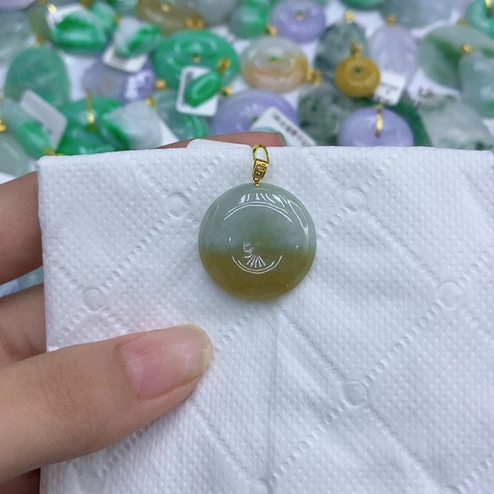 翡翠18K金镶嵌颈饰11111111111