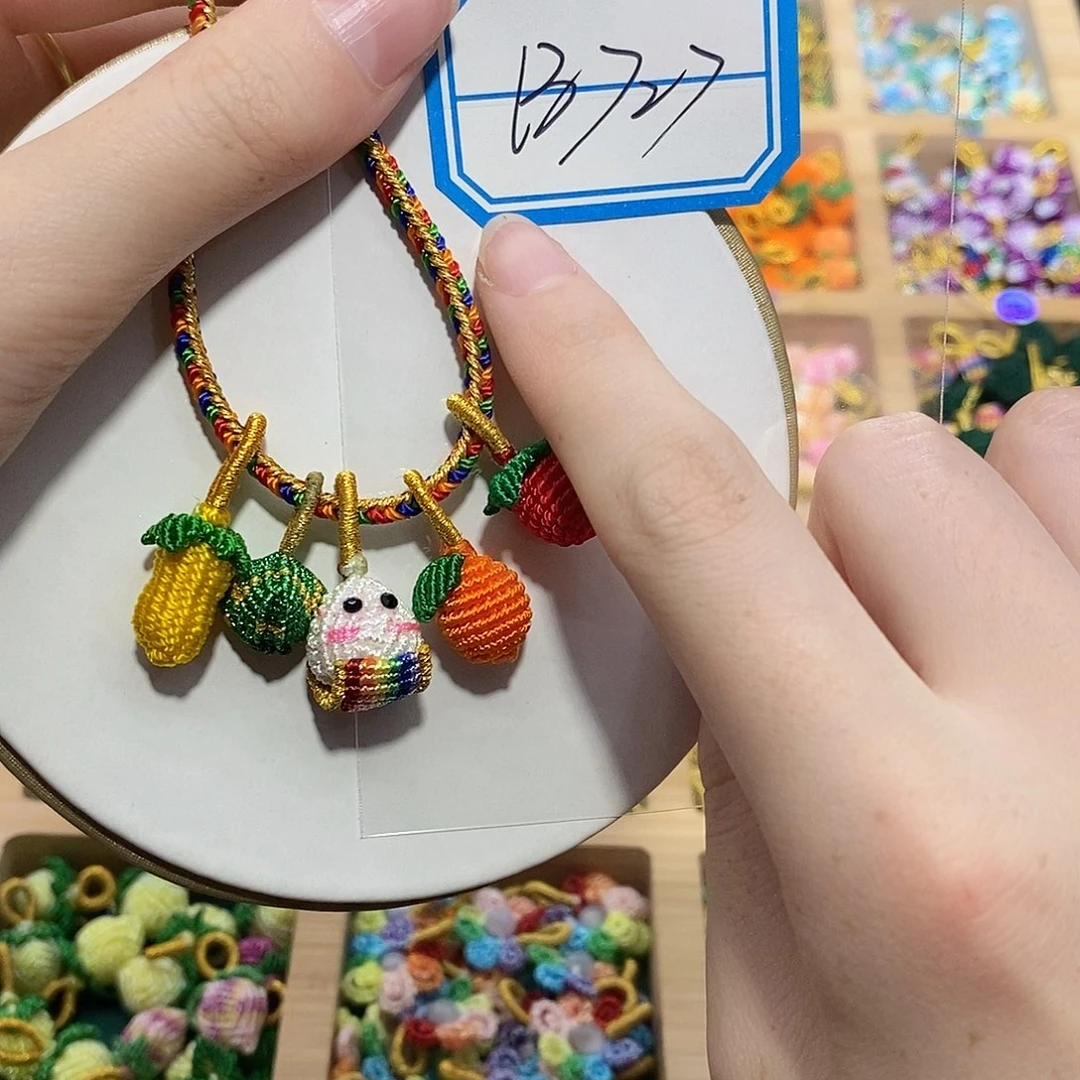 布艺非金属设计款手绳