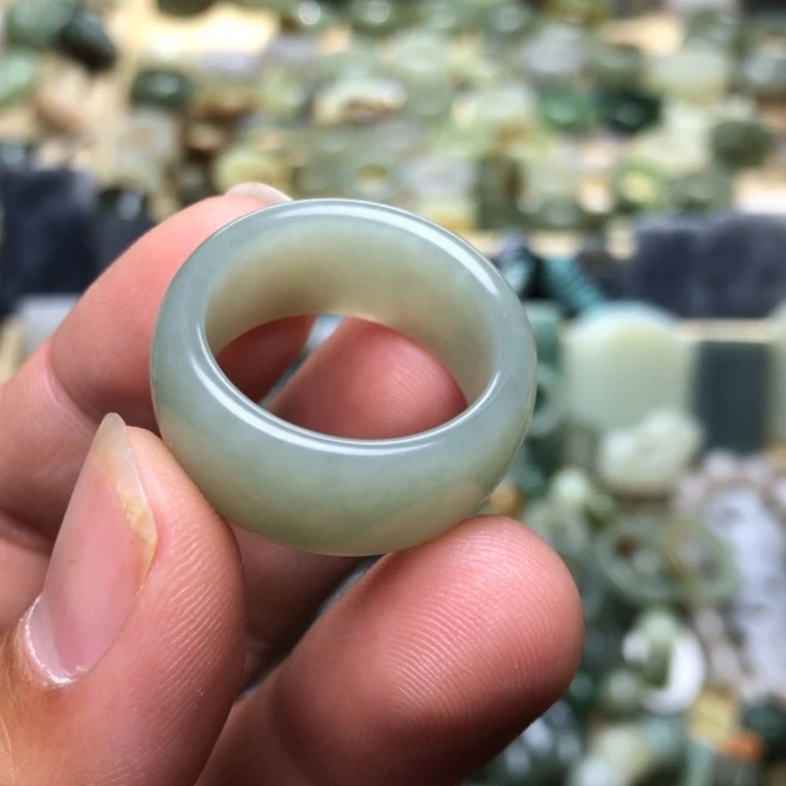 和田玉颈饰未镶嵌长**水