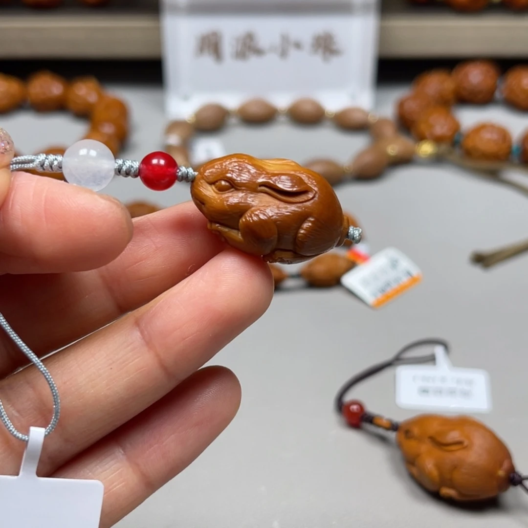 橄榄核吊坠兔子手串
