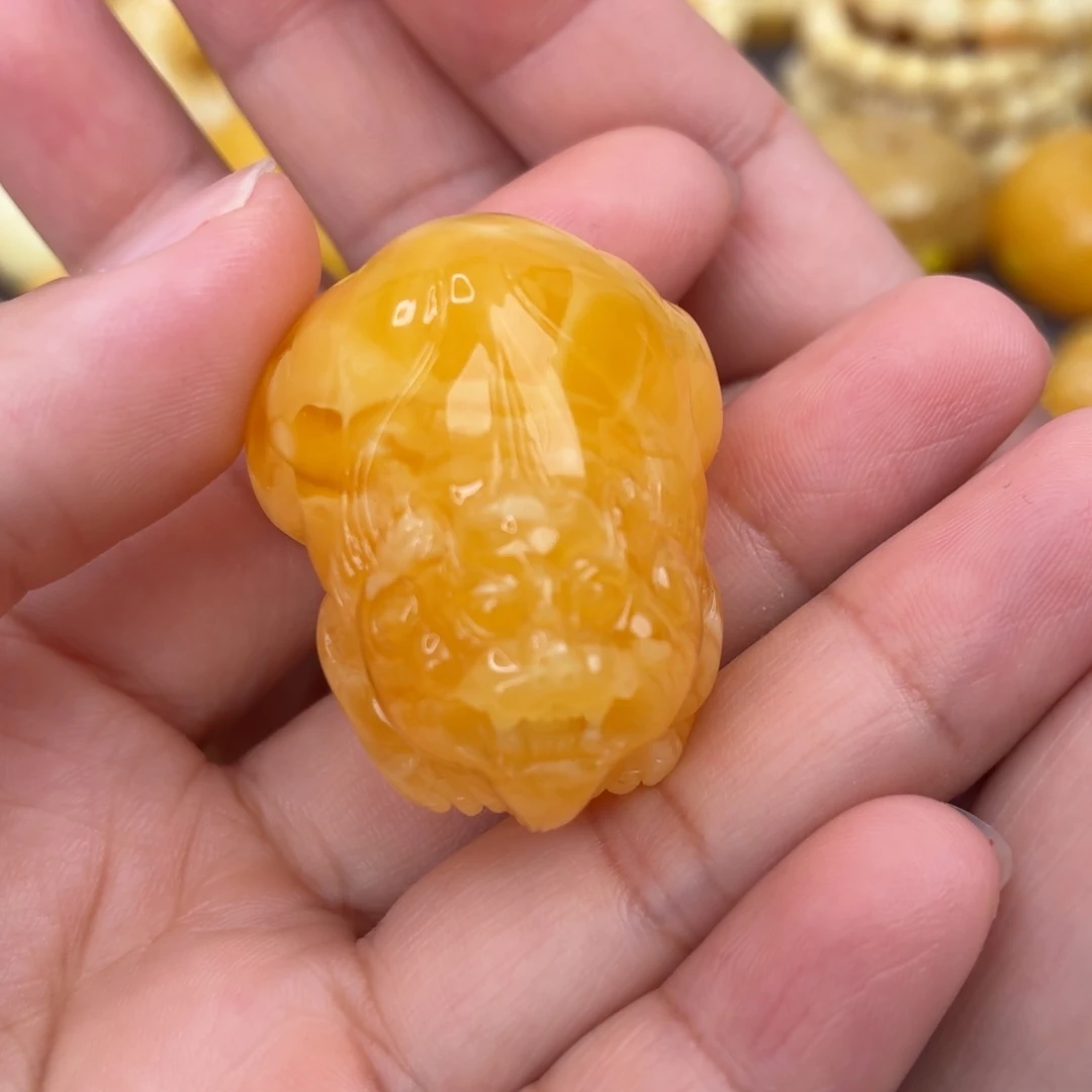 蜜蜡未镶嵌裸石貔貅