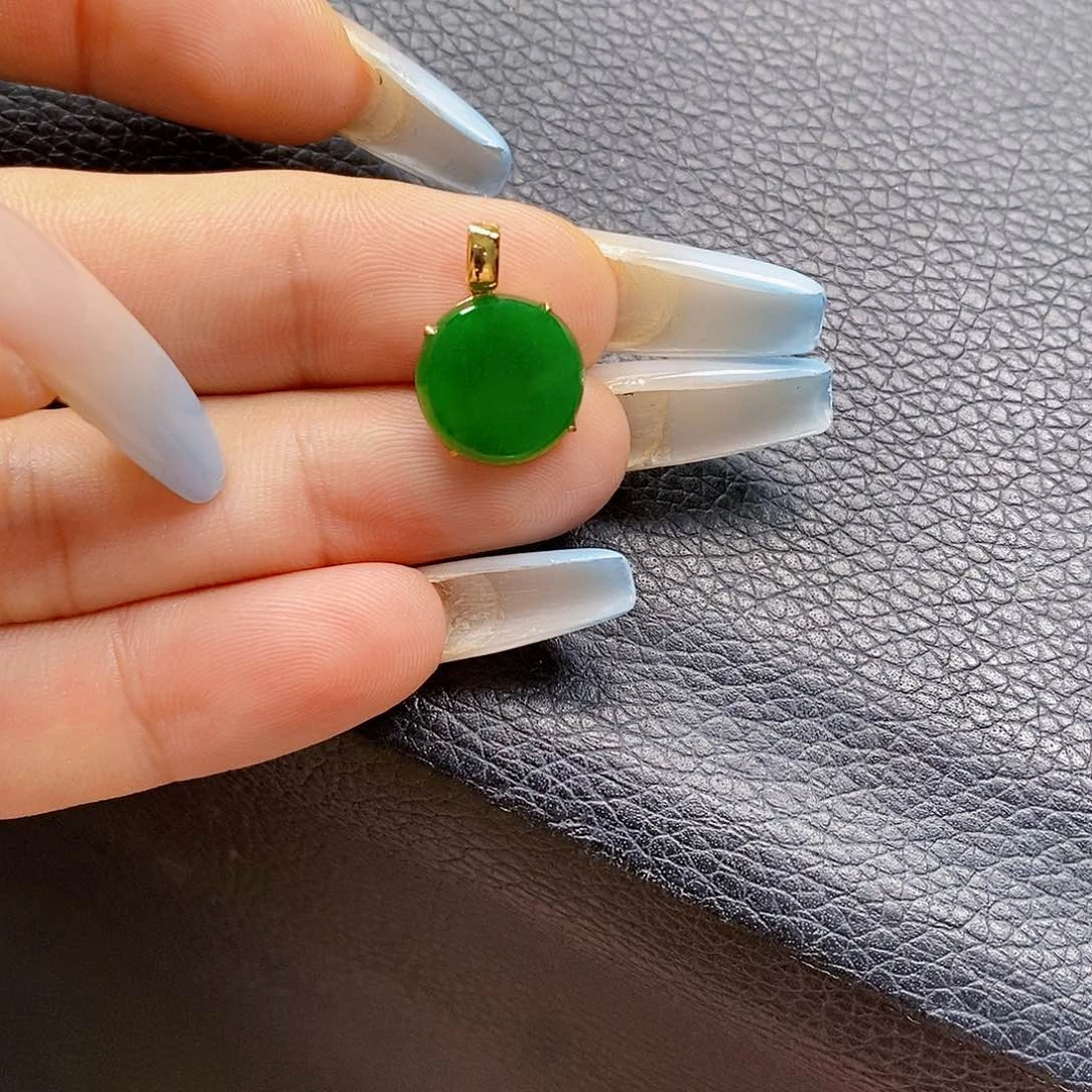 翡翠18K金镶嵌颈饰翡翠