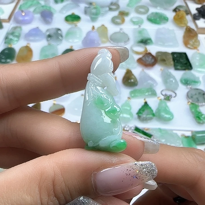 翡翠颈饰未镶嵌飘绿福袋