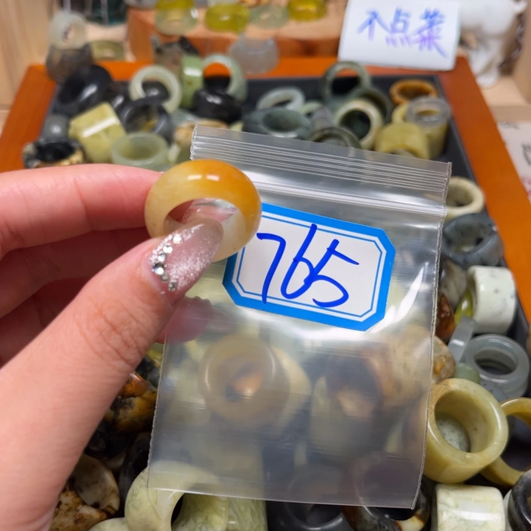 甜***.蛇纹石玉未镶嵌珠宝奇石