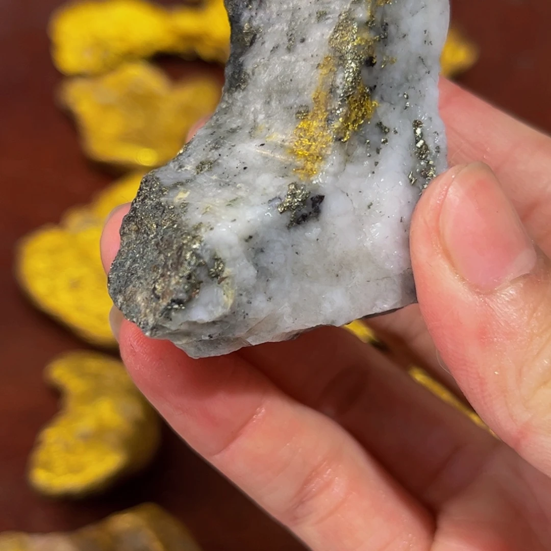 老***宝石材明金矿石标本约75克