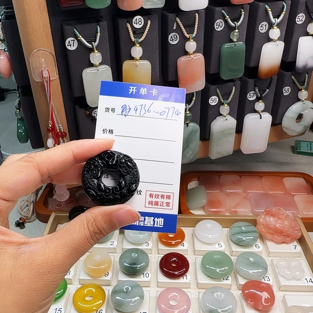 石英质玉未镶嵌颈饰