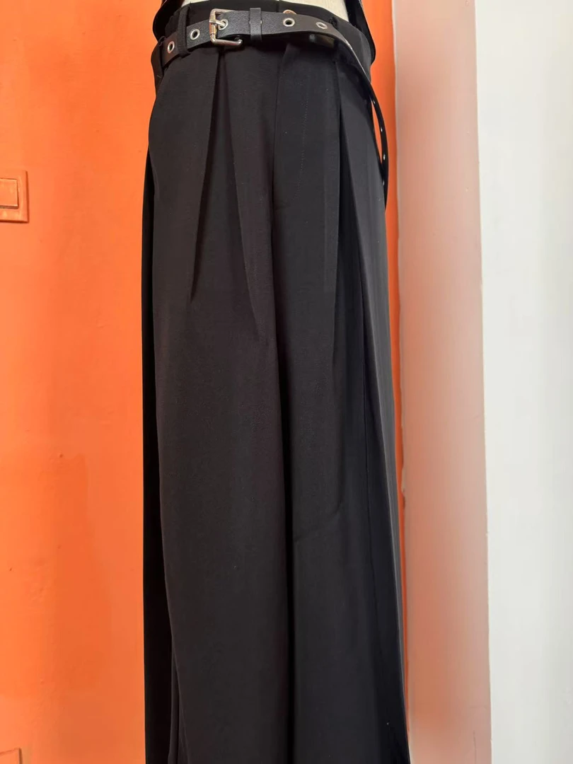 大个性西装裤潮服多巴胺潮服模特走秀潮服时尚