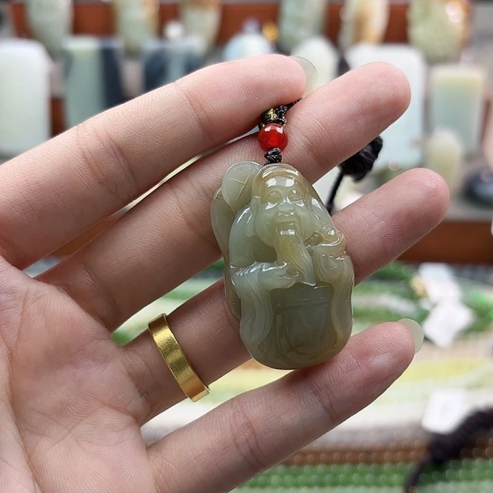 劉***兔和田玉未镶嵌挂件