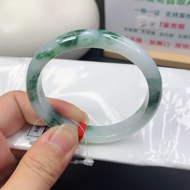 未镶嵌手镯（贵妃镯）翡翠5556