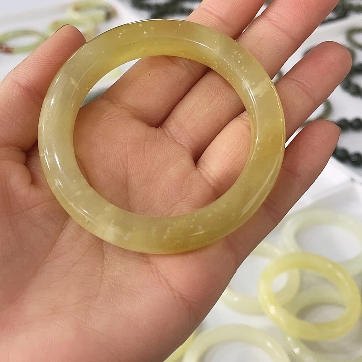 透闪石质玉未镶嵌手镯