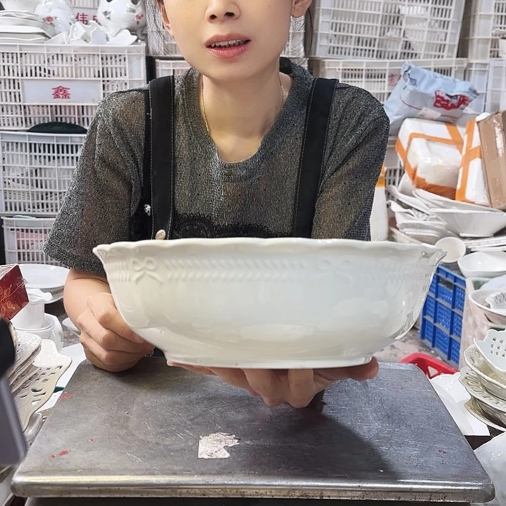 盘微瑕产品…………蝴蝶结汤碗一个