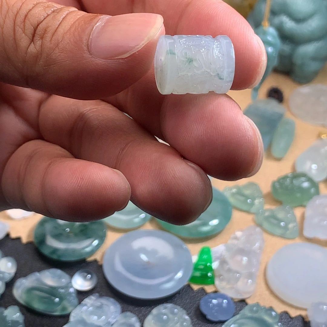 翡翠未镶嵌颈饰桶珠