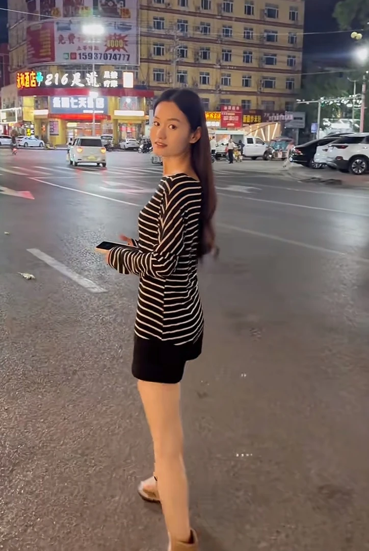 【习宝同款]长袖防晒条纹极简风T恤内搭显瘦气质性感女士