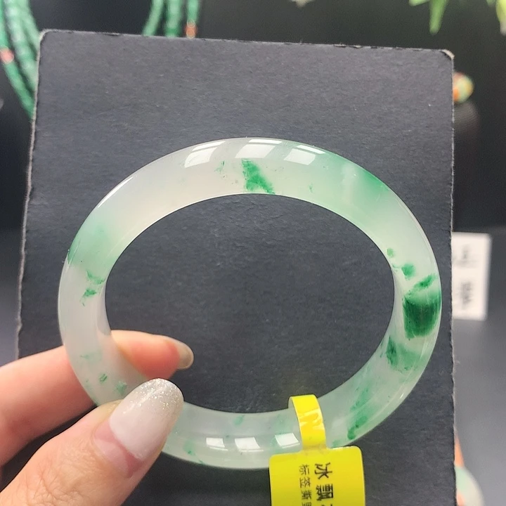 未镶嵌手镯石英质玉