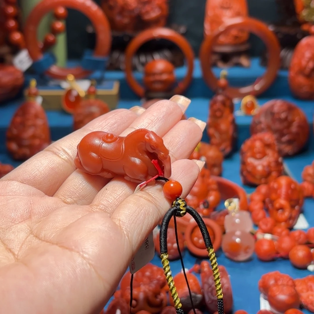 未镶嵌雕刻南红玛瑙快***人