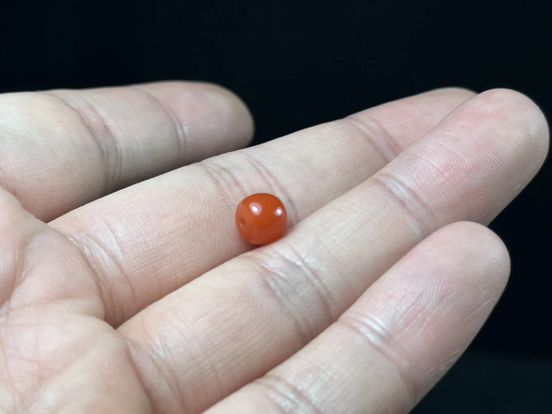 3号，肉眼全纯鲜艳红满肉老型珠（尺寸6.8×6mm）